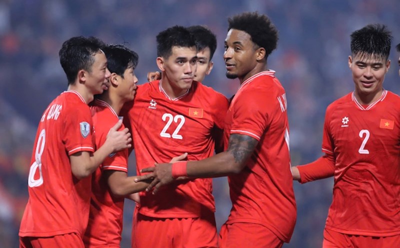 Vietnam team to play Thailand away in the second leg of the ASEAN Cup final. Photo: Minh Dan