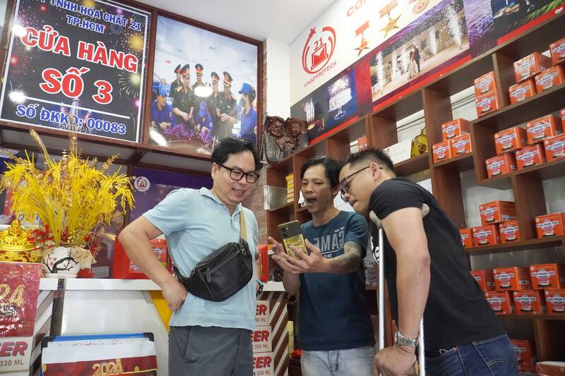 Customers buy fireworks at the authorized store of Z121 factory. Photo: Ha May