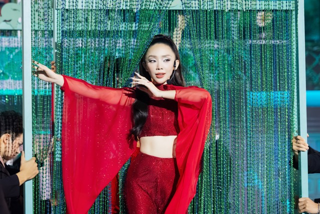 Singer Toc Tien at "Sister Who Makes Wave". Photo: Producer.