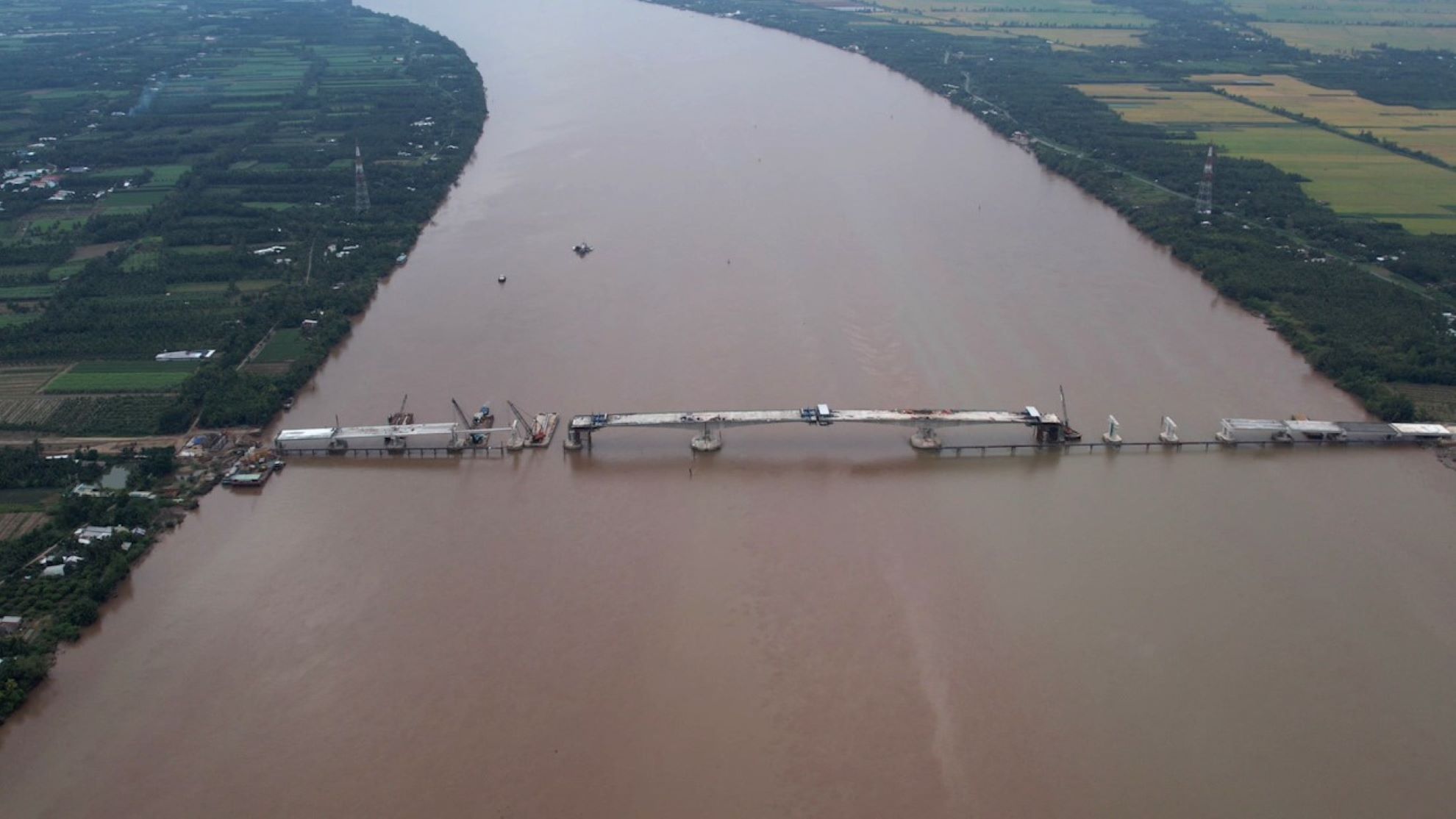 Dai Ngai 2 Bridge officially closed on January 5.