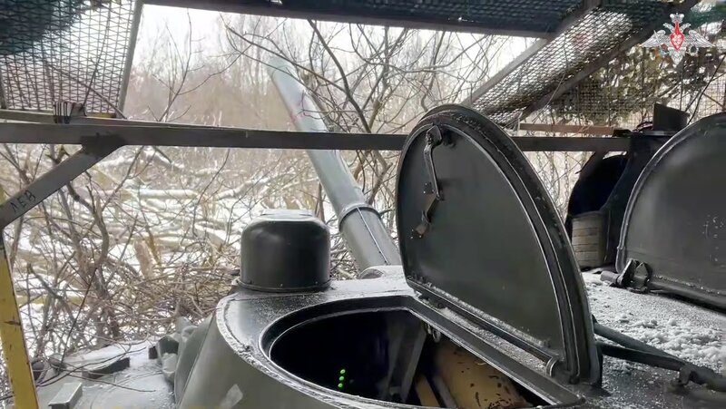 Russian self-propelled artillery supports paratroopers attacking Ukrainian military base. Photo: Russian Ministry of Defense