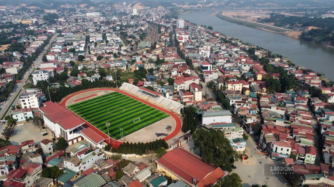 The stadium's new turf creates a synchronous and harmonious green space. Photo: Tran Bui