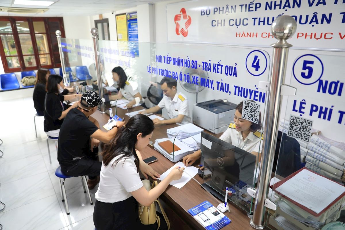 Talented officials, civil servants and public employees will receive an additional monthly allowance equal to 150% of their salary. Photo: Quang Thai