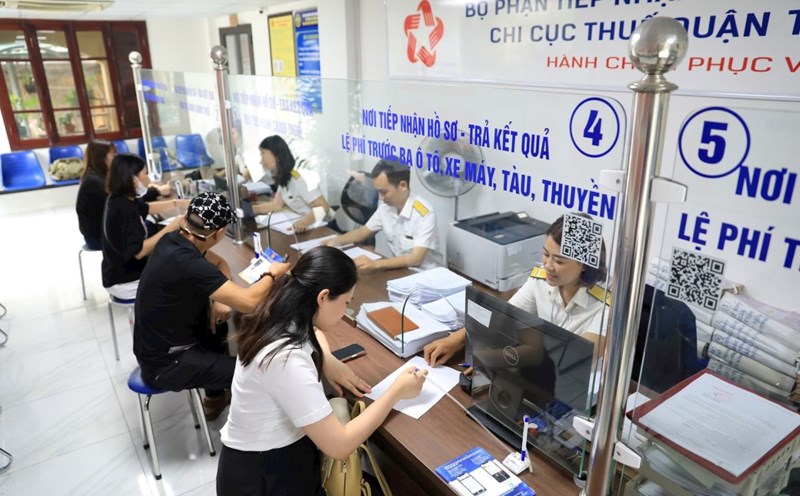 Talented officials, civil servants and public employees will receive an additional monthly allowance equal to 150% of their salary. Photo: Quang Thai