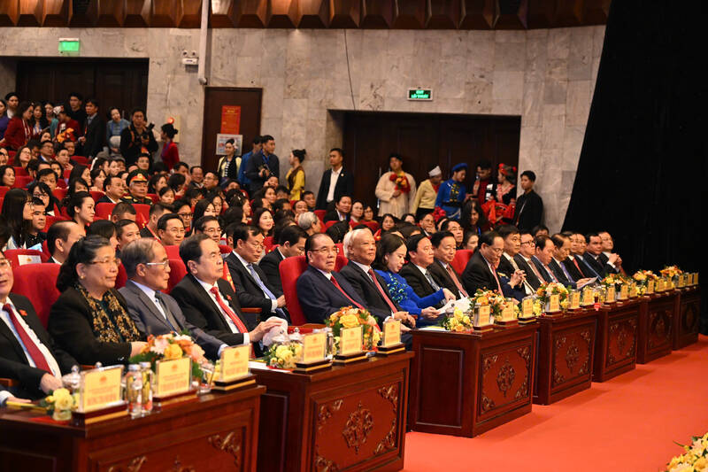 Cac lanh dao, nguyen lanh dao Dang, Nha nuoc tham du le trao giai. Anh: Hai Nguyen