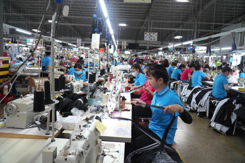 Production workers at Dong Phu Cuong Joint Stock Company. Photo: Ha Anh Chien