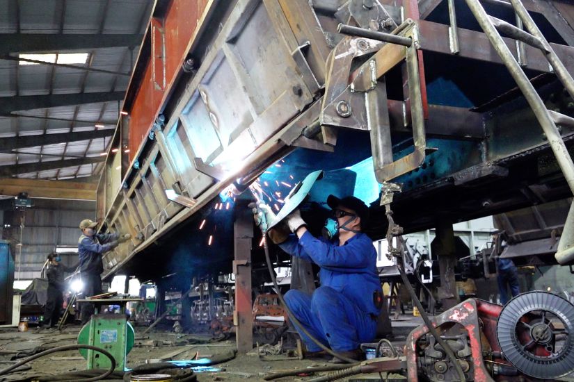 Workers of Hon Gai Mechanical Joint Stock Company repair a train car. Photo: Doan Hung