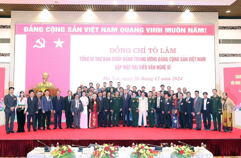 General Secretary To Lam and delegates. Photo: VNA