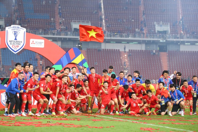The Vietnamese team received bonuses from the organizing committee and bonuses from units and sponsors. Photo: Thanh Vu
