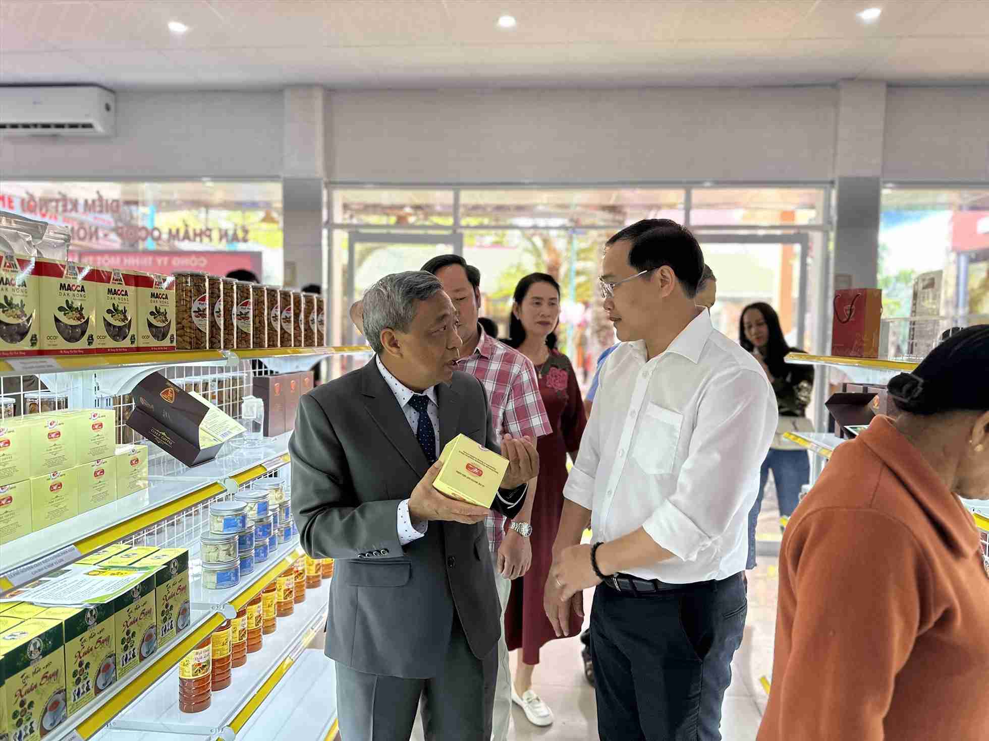 The quality of OCOP products in Buon Ma Thuot (Dak Lak) is increasingly improved. Photo: Bao Trung