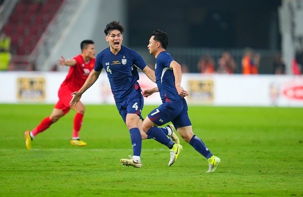 Supachok's controversial goal was one of the biggest highlights of the second leg of the 2024 ASEAN Cup final. Photo: FAT