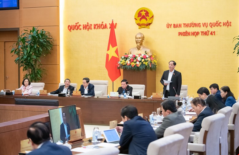 Vice Chairman of the National Assembly Tran Quang Phuong suggested that the Ministry of Public Security should coordinate with all levels and sectors to inspect the technical conditions of traffic lights. Photo: Quochoi.vn