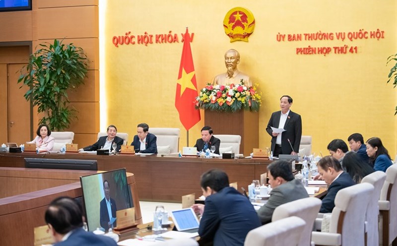 Vice Chairman of the National Assembly Tran Quang Phuong suggested that the Ministry of Public Security should coordinate with all levels and sectors to inspect the technical conditions of traffic lights. Photo: Quochoi.vn