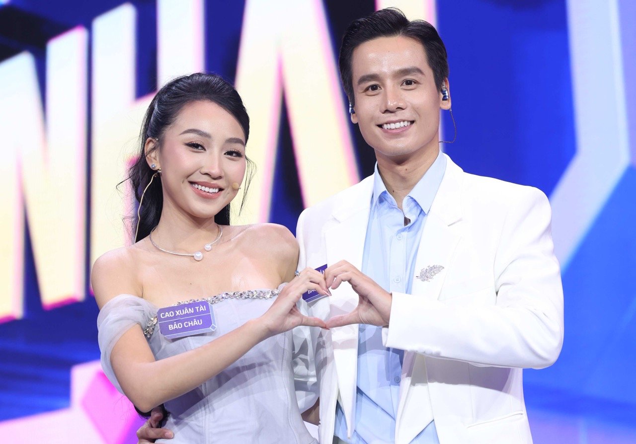 King Cao Xuan Tai and his girlfriend. Photo: Producer.