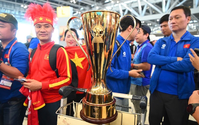 Đội tuyển Việt Nam lên đường về nước sau chức vô địch ASEAN Cup 2024. Ảnh: Thanh Vũ 