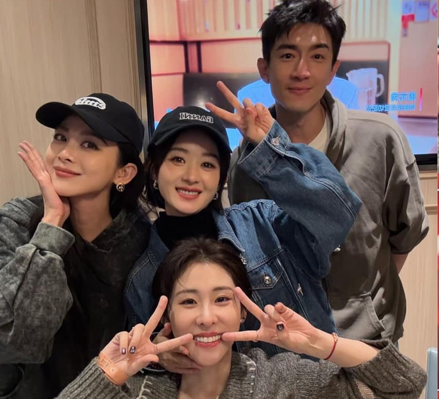 Trieu Le Dinh, Lam Canh Tan and friends meet. Photo: Producer.