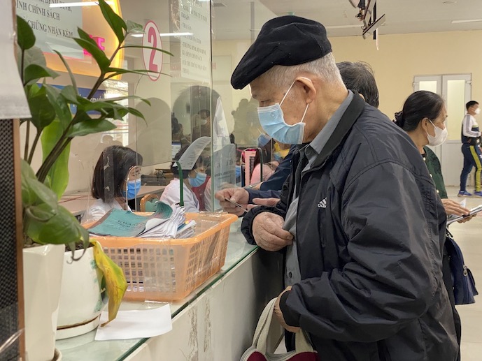 People going to the hospital for medical examination and treatment will enjoy more health insurance benefits. Photo: Thuy Linh