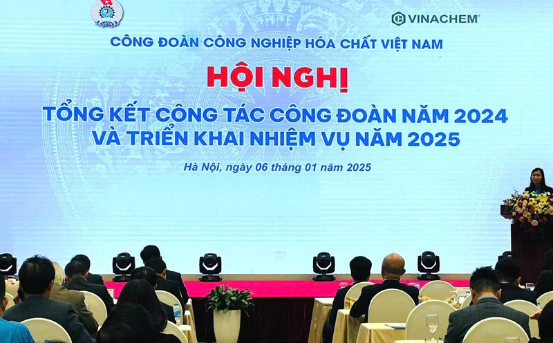 At this conference, the Vietnam Chemical Industry Trade Union said that workers have an average income of nearly 15 million VND/person/month. Photo: Kieu Vu