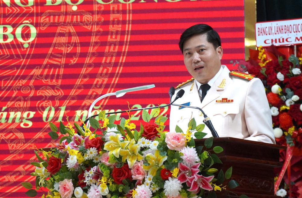 The new Director of Quang Tri Provincial Police Department gave a speech accepting his assignment. Photo: Tien Nhat