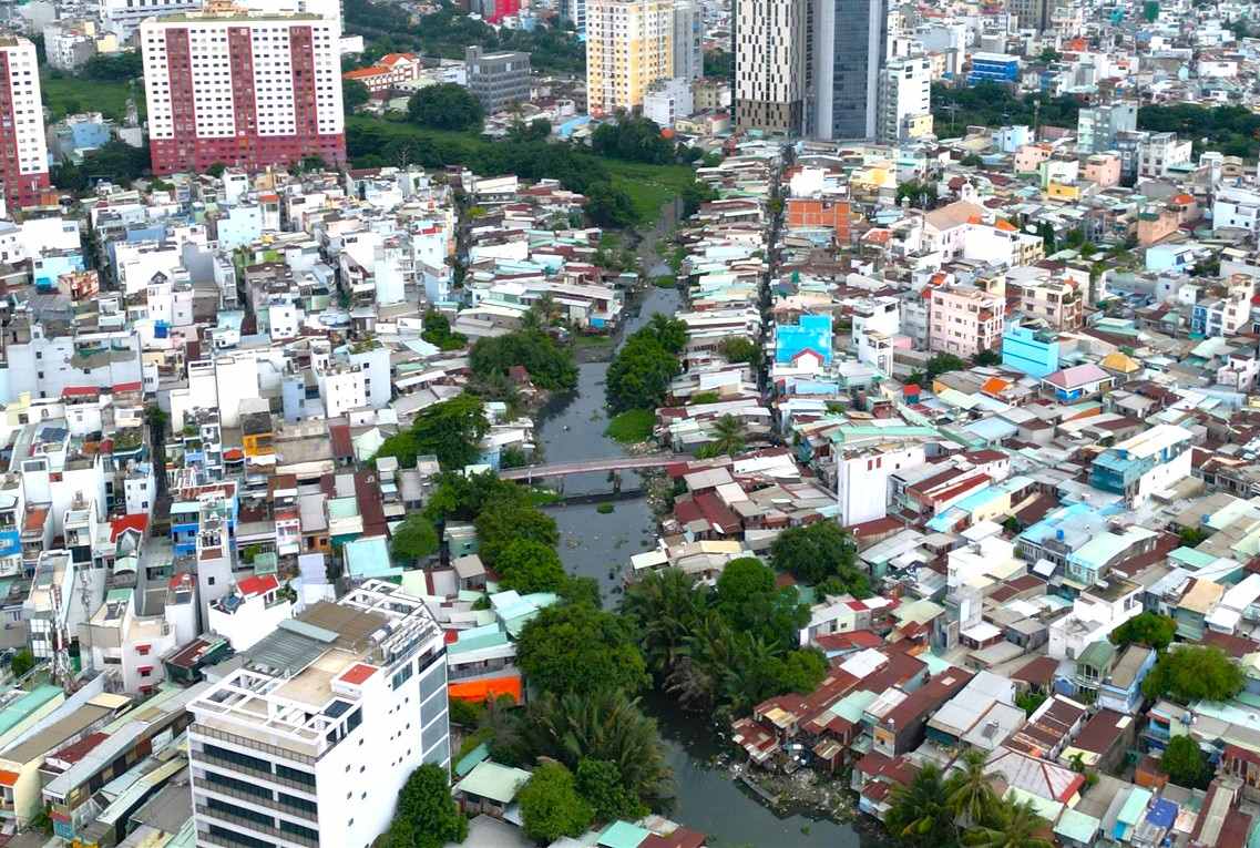 The Xuyen Tam canal renovation project requires land acquisition from 2,215 cases. Photo: Anh Tu
