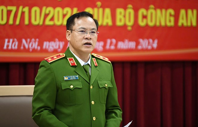 Lieutenant General Nguyen Van Long, Deputy Minister of Public Security, has just sent a Letter of Commendation from the Ministry of Public Security to Lai Chau Provincial Police. Photo: H. Ha