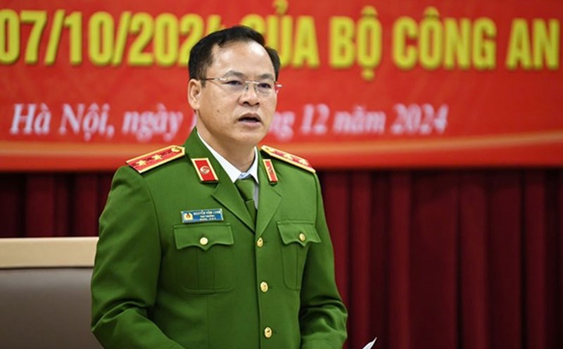 Lieutenant General Nguyen Van Long, Deputy Minister of Public Security, has just sent a Letter of Commendation from the Ministry of Public Security to Lai Chau Provincial Police. Photo: H. Ha