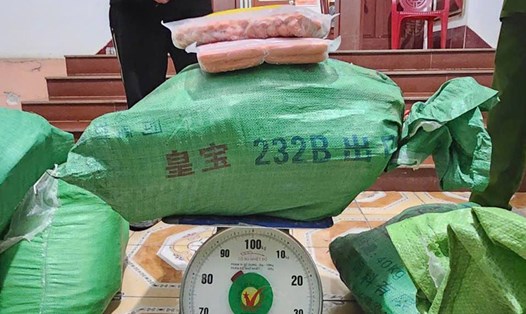 Số xúc xích không nguồn gốc bị bắt giữ. Ảnh: Công an Cao Bằng.