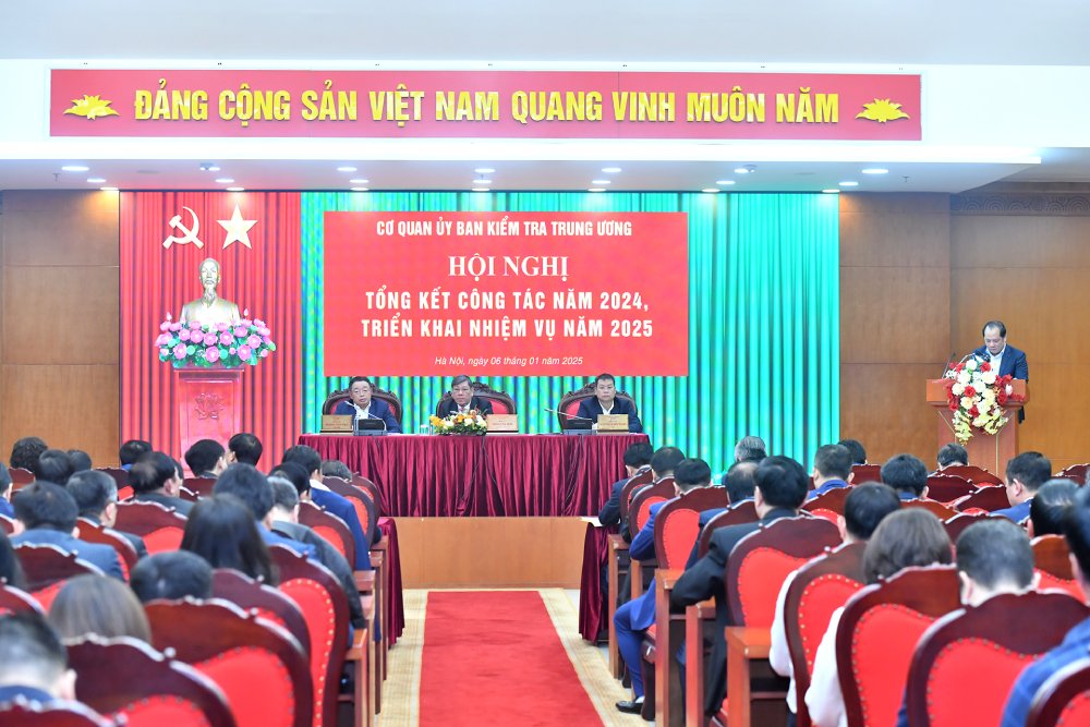 Conference to review the work in 2024 and deploy tasks in 2025 of the Central Inspection Commission. Photo: Dang Khoa