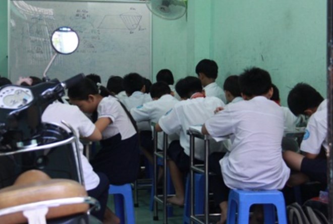 The Minister of Education and Training (MOET) has signed and issued Circular 29/2024/TT-BGDDT regulating extra teaching and learning, effective from February 14, 2025. Illustration photo: Trang Ha