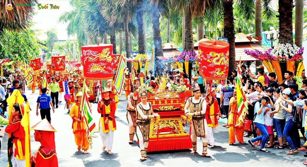 Cac xa vung ven Khu di tich ruoc kieu ve Den Hung trong dip Gio To Hung Vuong nam 2019. Anh: Nguyen An 