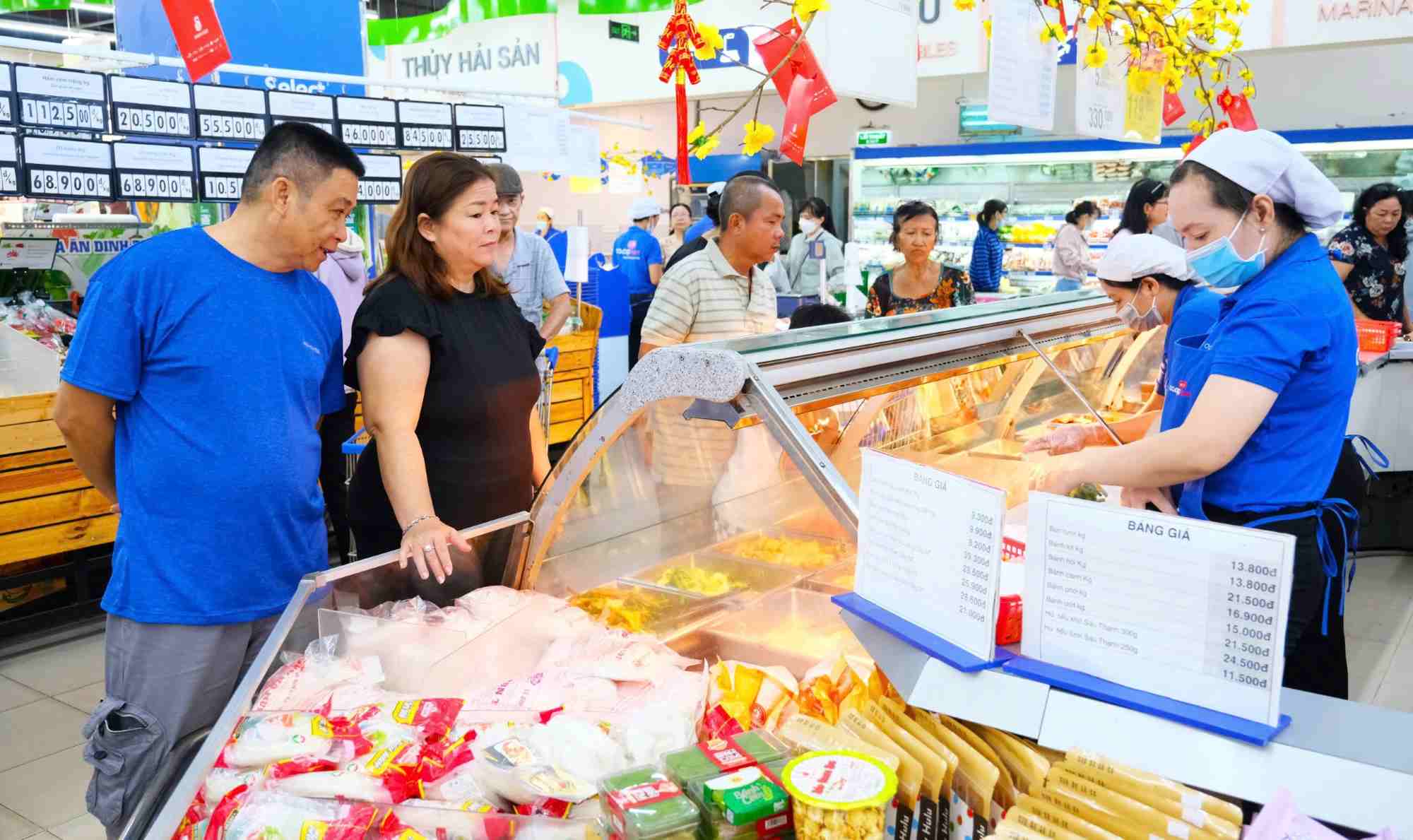 Purchasing power for goods during the Lunar New Year 2025, especially fresh goods, is heating up day by day in Can Tho City. Photo: My Ly