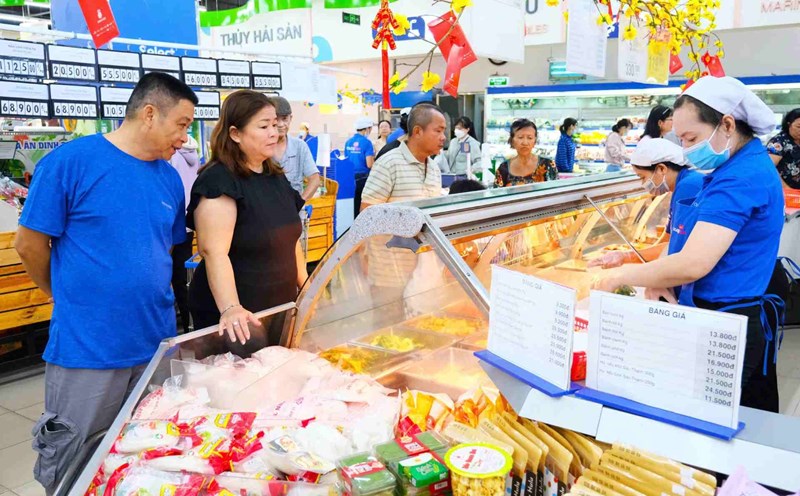 Purchasing power for goods during the Lunar New Year 2025, especially fresh goods, is heating up day by day in Can Tho City. Photo: My Ly