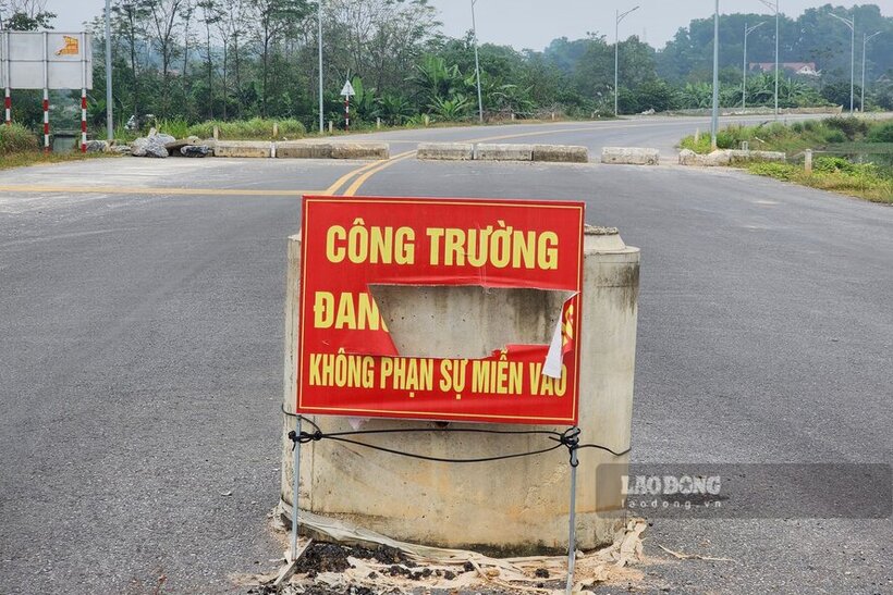 Doan duong sap duoc mo rao. Anh: To Cong.