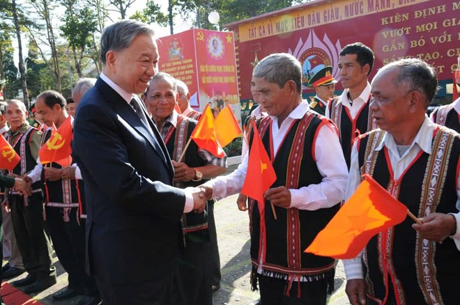 Tổng Bí thư thăm, làm việc tại Quân đoàn 34 và Binh đoàn 15