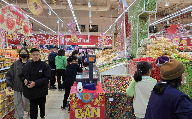 Abundant goods in a supermarket in Hai Duong. Photo: Mai Huong