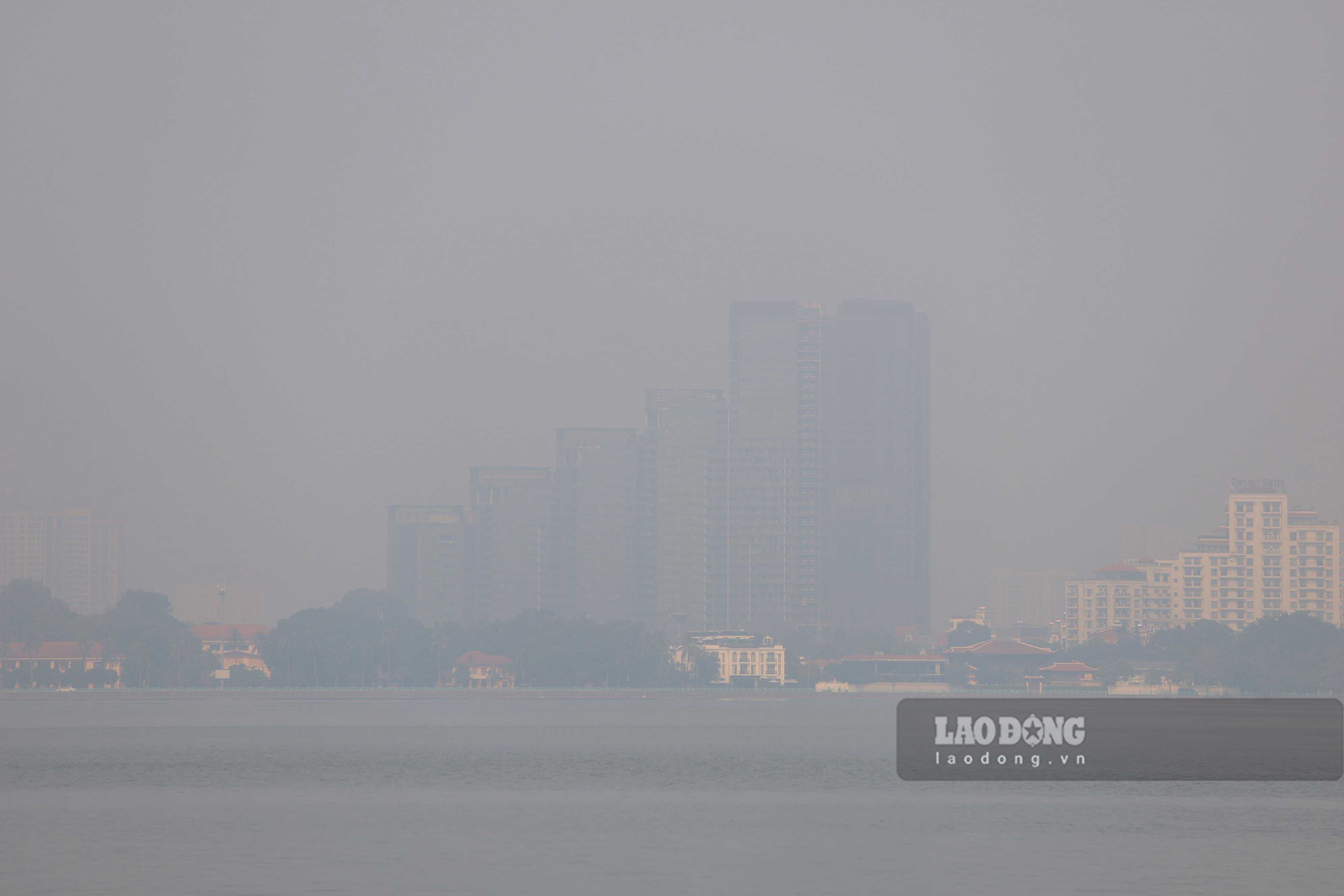 West Lake area recorded serious pollution. Photo: Viet Anh