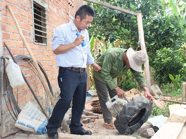 Dak Lak Province Health Force provides guidance on preventing infectious diseases. Photo: Nam Trang