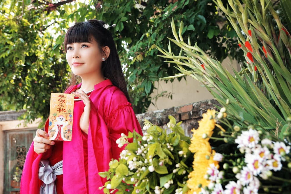 Singer Ngoc Anh returns with a MV to welcome Tet - "Bustling spring comes". Photo: Kim Banh Troi