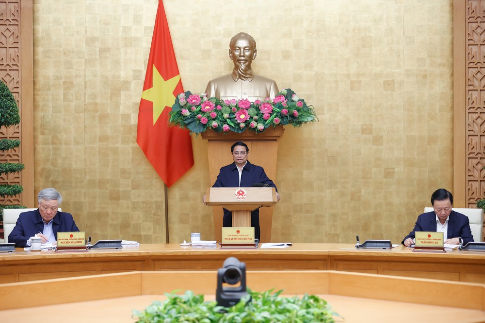 Prime Minister Pham Minh Chinh chaired a Government meeting to discuss seven draft laws and resolutions to be submitted to the National Assembly at its session in February. Photo: VGP/Nhat Bac