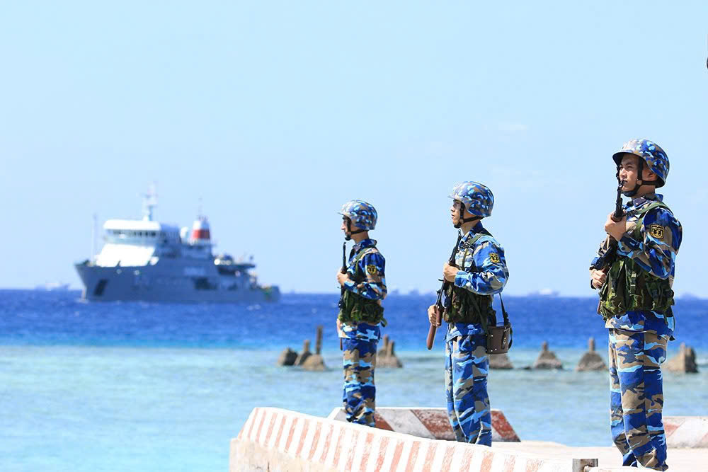 Naval Region 4 forces firmly hold their guns to protect the sovereignty of the sea and islands of the Fatherland. Photo: Navy