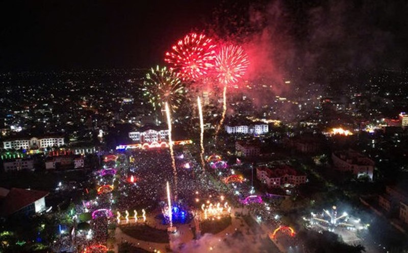 Bac Lieu City will sell fireworks at Hung Vuong Square. Photo: Nhat Ho