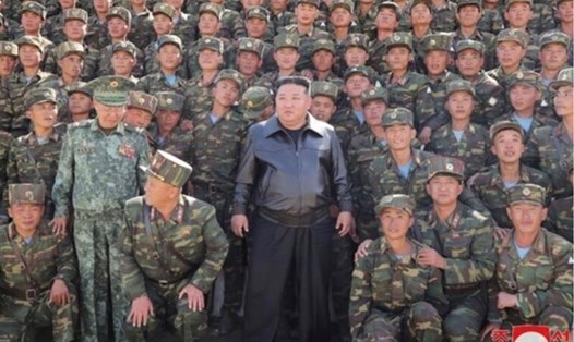 Lãnh đạo Triều Tiên Kim Jong Un tuyên bố hệ thống tên lửa mới sẽ giúp nước này răn đe các đối thủ. Ảnh: AFP