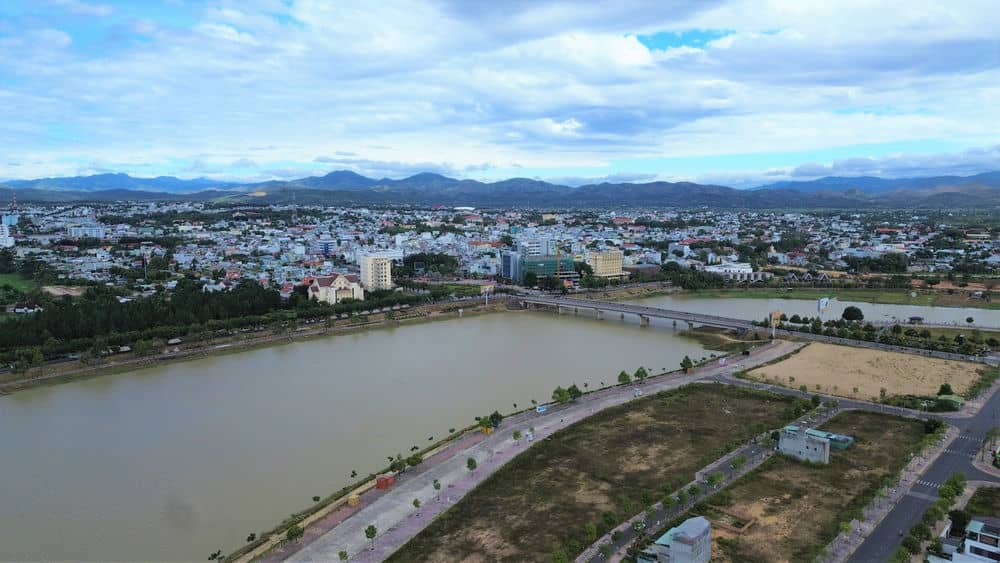 In 2024, many businesses in Kon Tum faced economic difficulties, so the Tet bonus was not high. Photo: Thanh Tuan