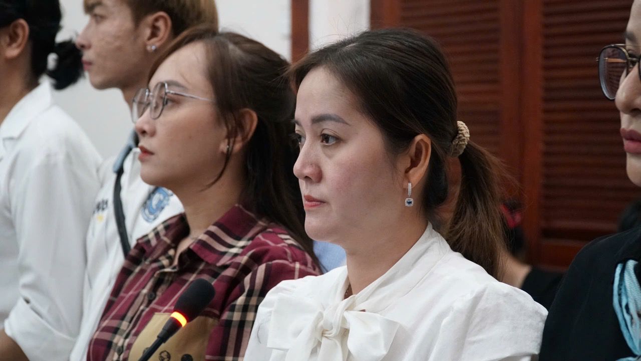 Hong Loan - daughter of the late artist Vu Linh - at court on January 7. Photo: Anh Tu.