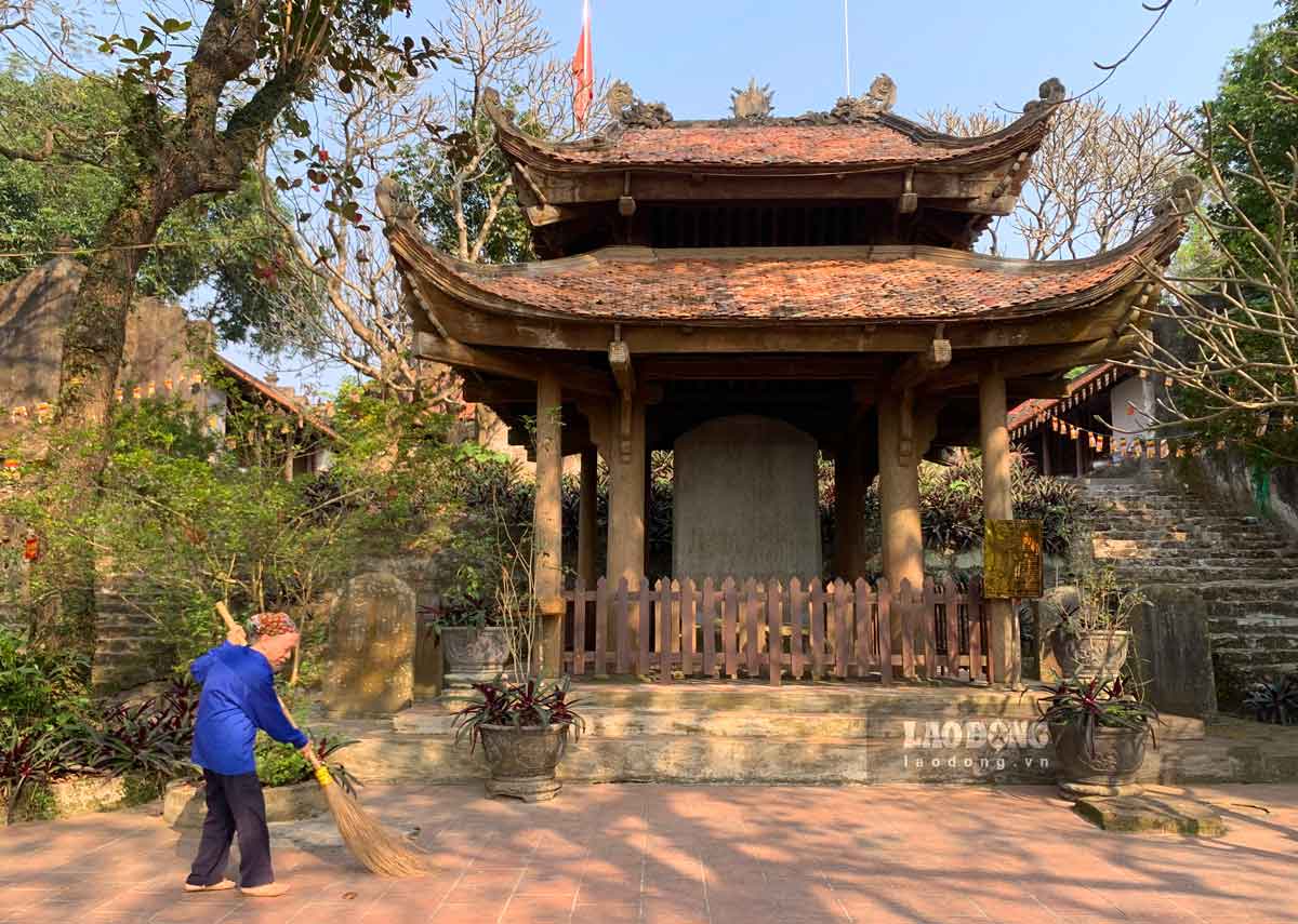National treasure The Sung Thien Dien Linh stele is located at Long Doi Son pagoda (Ha Nam province). Photo: Luong Ha