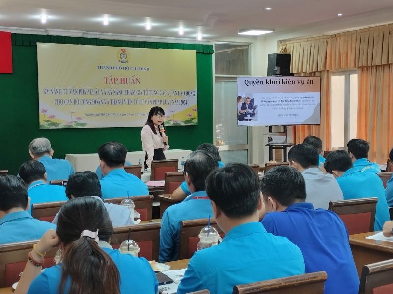 Ho Chi Minh City Labor Federation trains to improve the qualifications of union officials. Photo: Duc Long