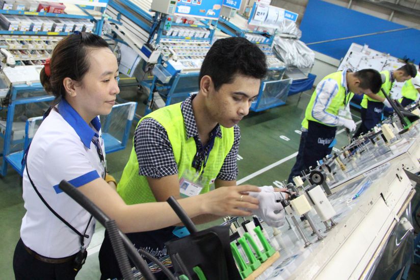 Workers at Yazaki EDS Vietnam Co., Ltd. Photo: Dinh Trong