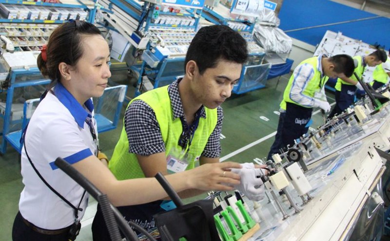 Workers at Yazaki EDS Vietnam Co., Ltd. Photo: Dinh Trong