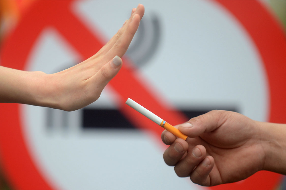 Quitting smoking before the age of 30 will help restore health. Photo: Xinhua