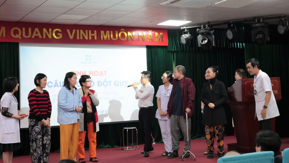 Members attend a meeting at the Stroke Club at Hospital 199 - Da Nang. Photo: Tran Thi